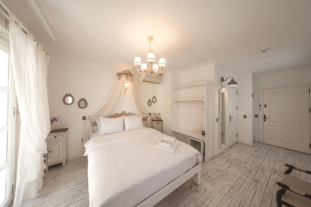 Standard Room photo 2