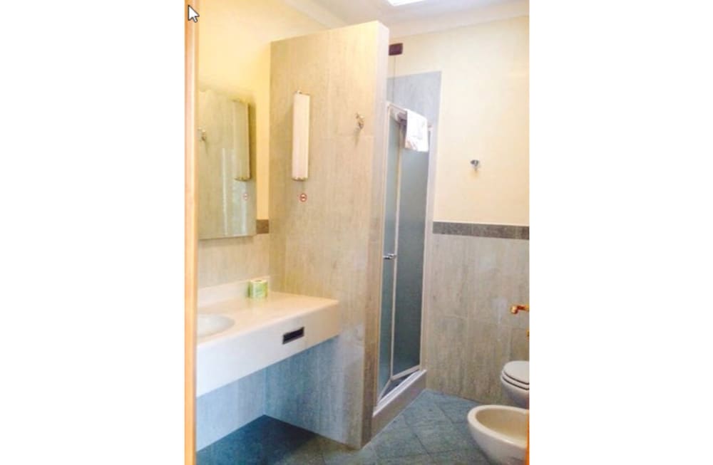 Double or Twin Room photo 3