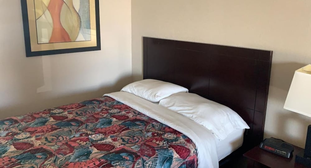 Room, 1 Queen Bed, Smoking photo 1