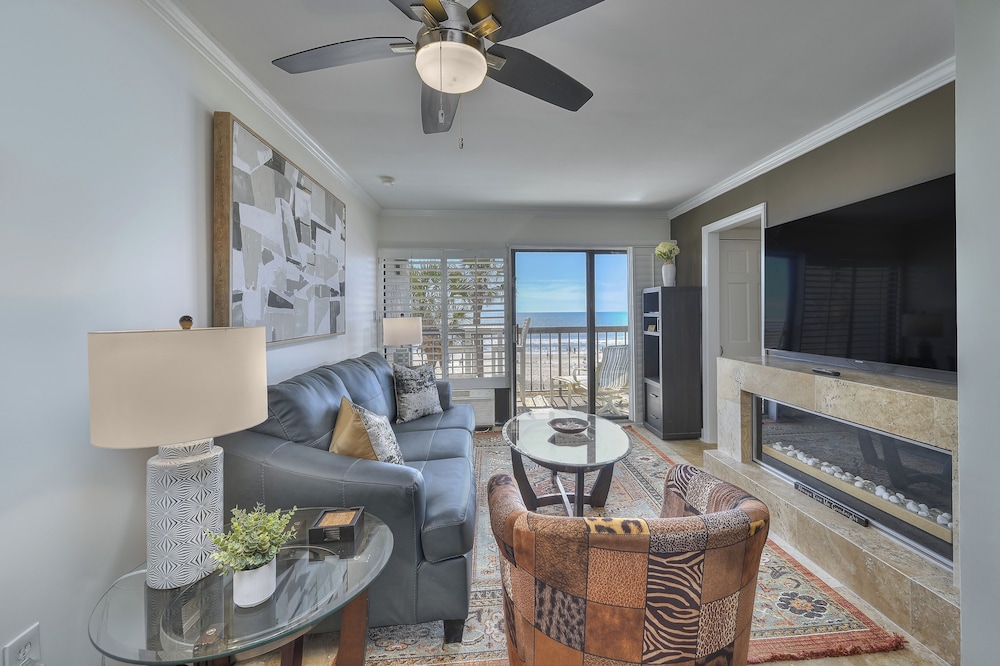 Deluxe Condo, 1 Bedroom, Oceanfront (203)