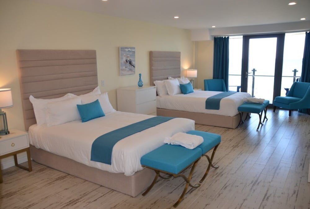 Studio Suite, 2 Queen Beds, Beach View