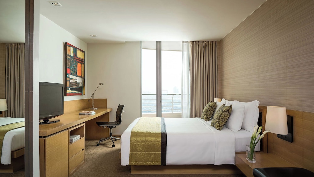 Skyline Premier Suite with Double Bed photo 2