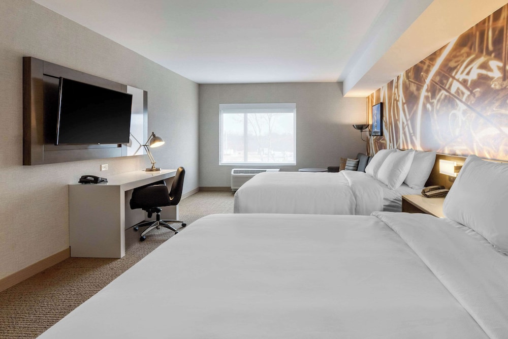 2 Queen Beds Suite with Sofa Sleeper photo 3
