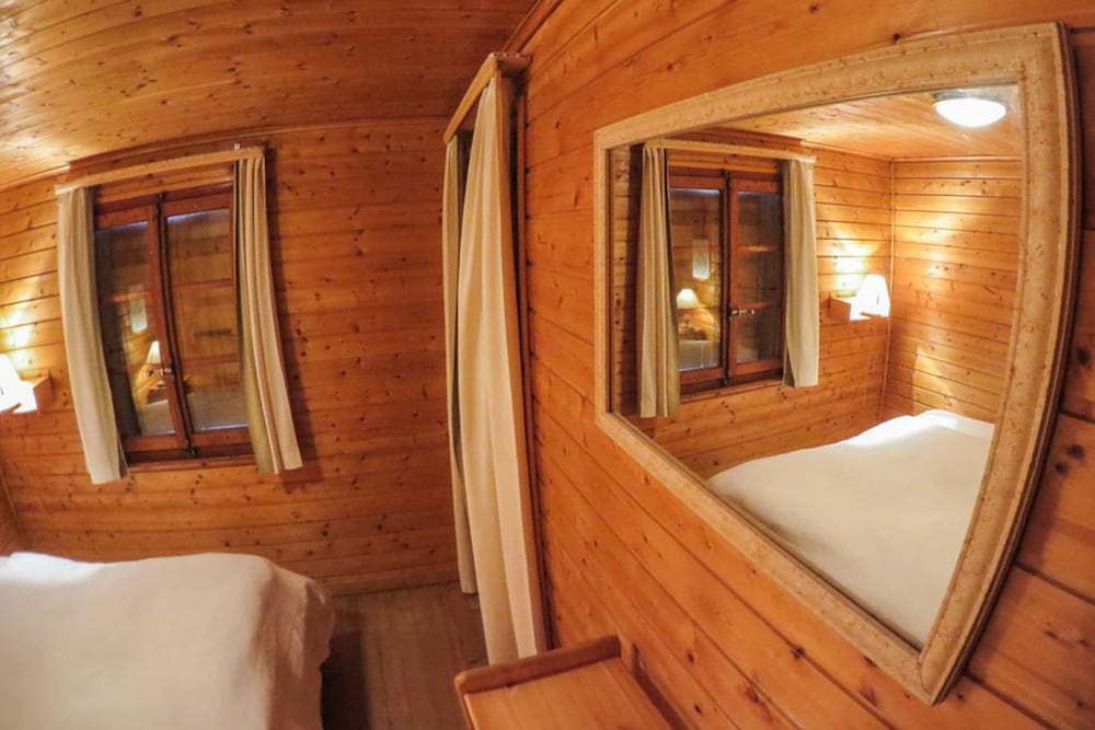 Basic Chalet, Multiple Beds photo 2