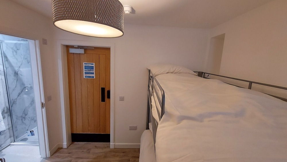Twin Room, 1 Bedroom, Ensuite (Room 2) photo 2