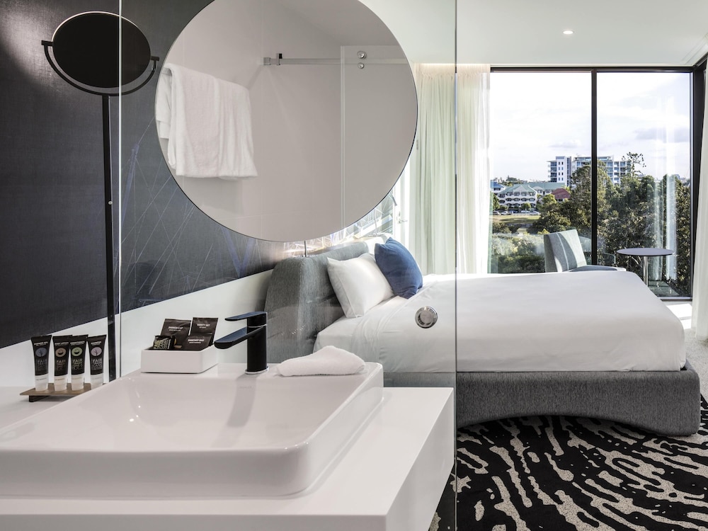 Family Suite, Multiple Beds, Connecting Rooms thumbnail 5