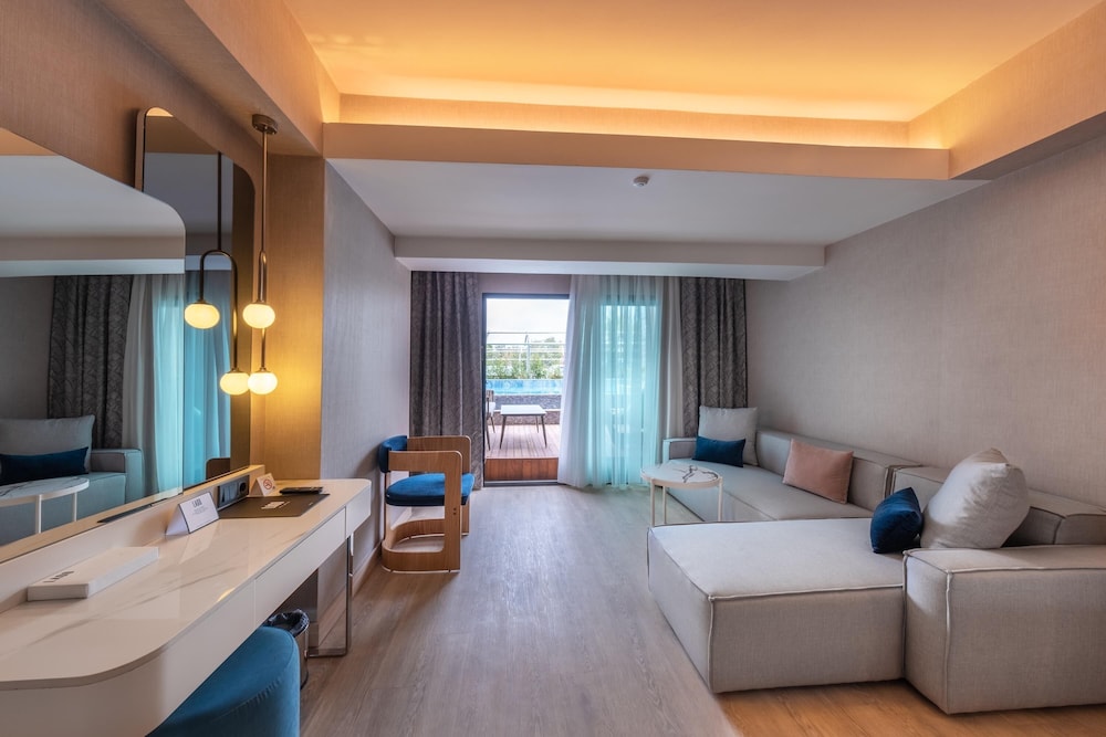 STANDARD ROOM - STANDARD ROOM, WITH POOL, GARDEN VIEW photo 3