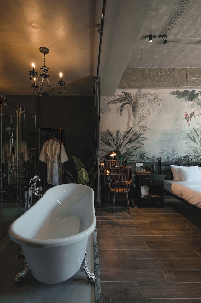 Deluxe Double City View with Bath photo 2
