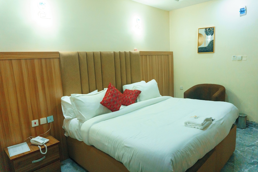 Standard Single Room, 1 Large Twin Bed, City View photo 2