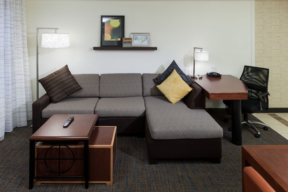 Suite, 1 Bedroom - Photo 2