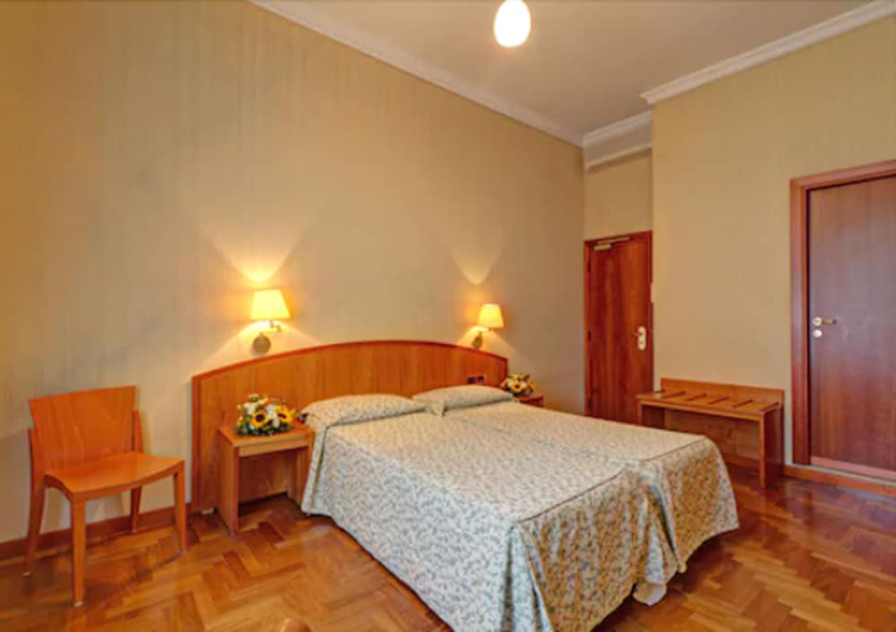 Standard Double or Twin Room photo 2
