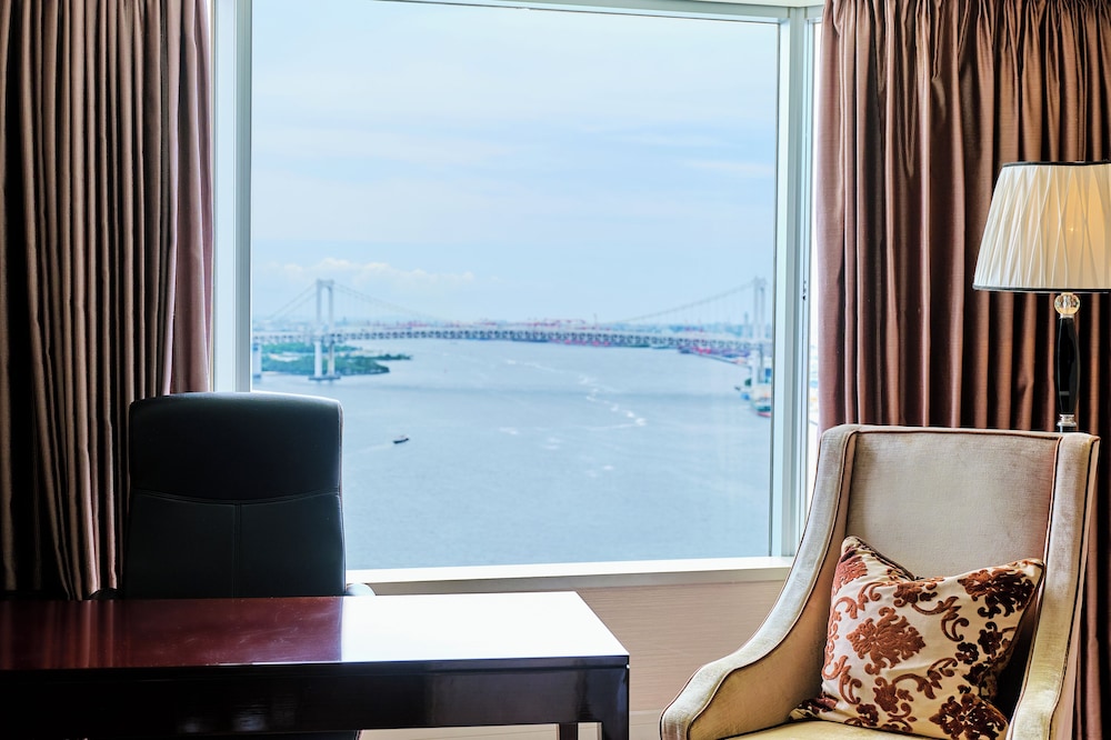 Premium Room, 1 King Bed, Club Lounge Access, Bay View photo 3
