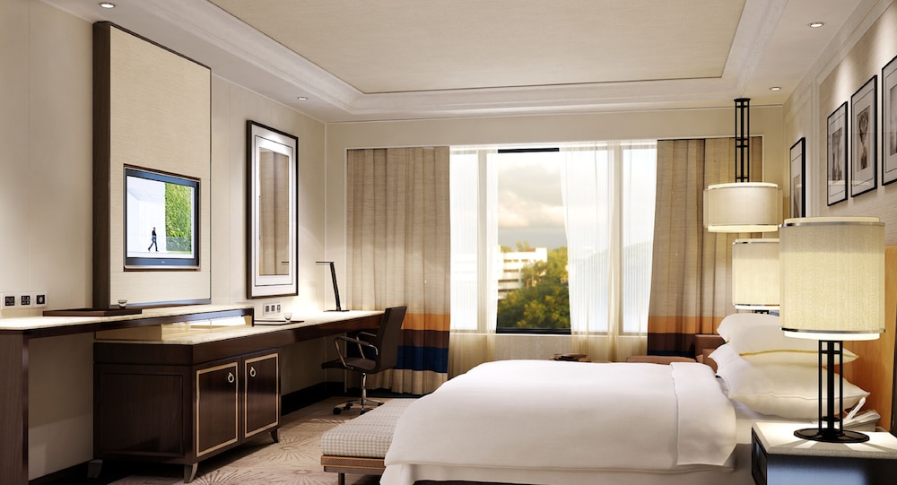 Executive Suite, 1 Bedroom - Photo 2