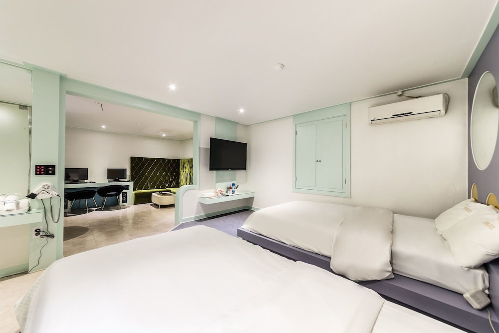 Party Room photo 3