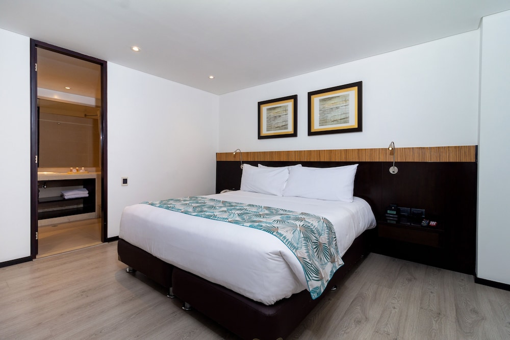 Executive Suite, 1 King Bed - Photo 1