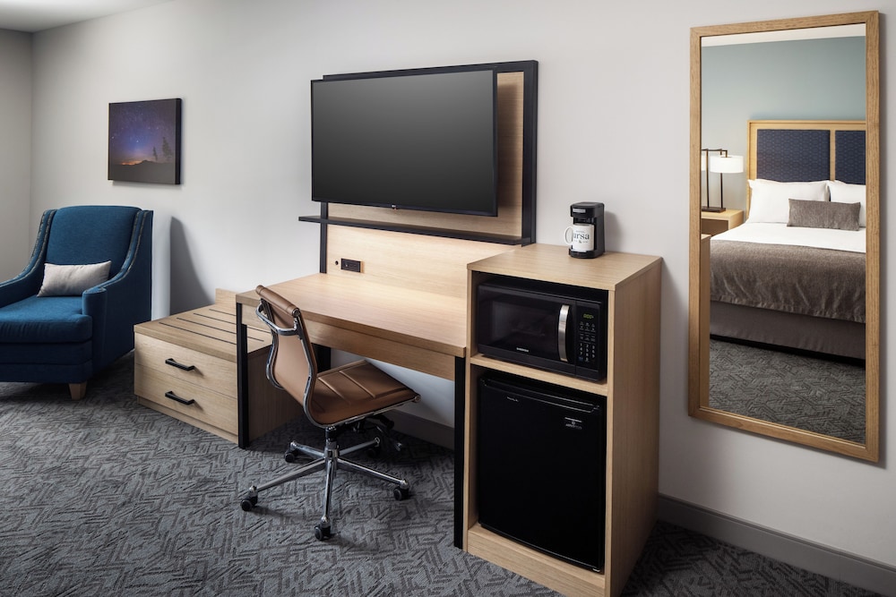 Standard Room, 1 King Bed, Accessible photo 1