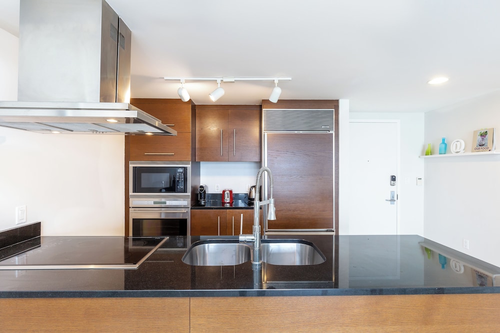 Boutique Apart, 1 King & Sofa Bed, Sauna, River/City Views, Balcony4307