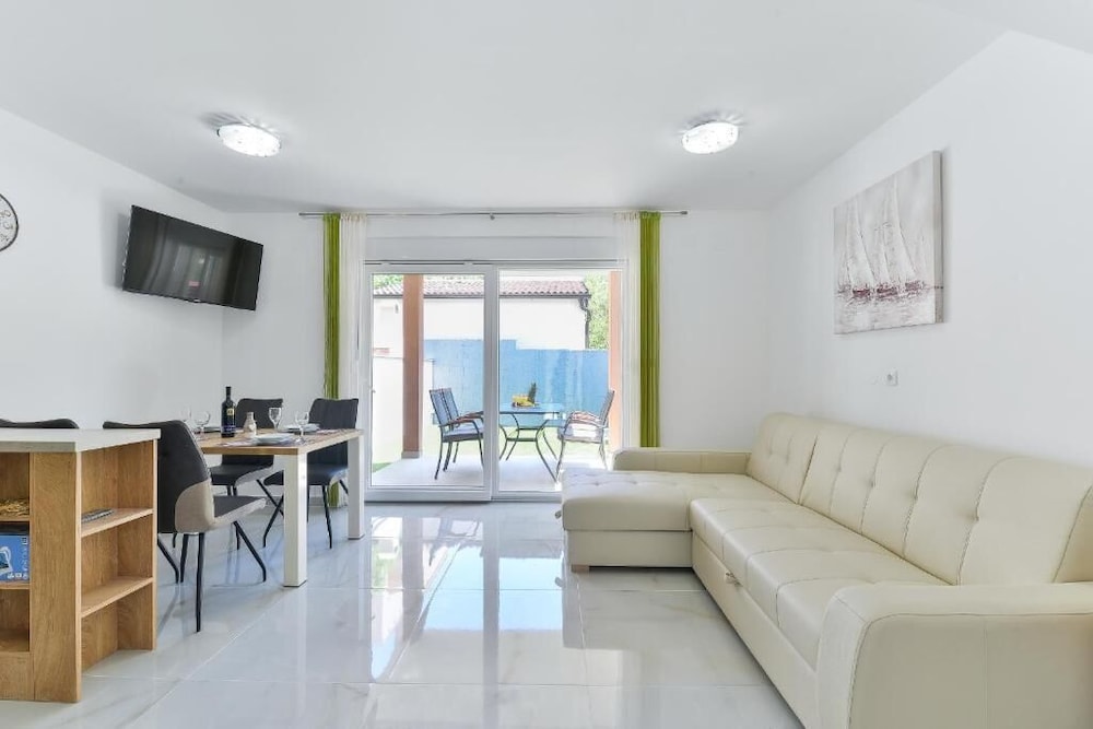 Design Villa photo 1