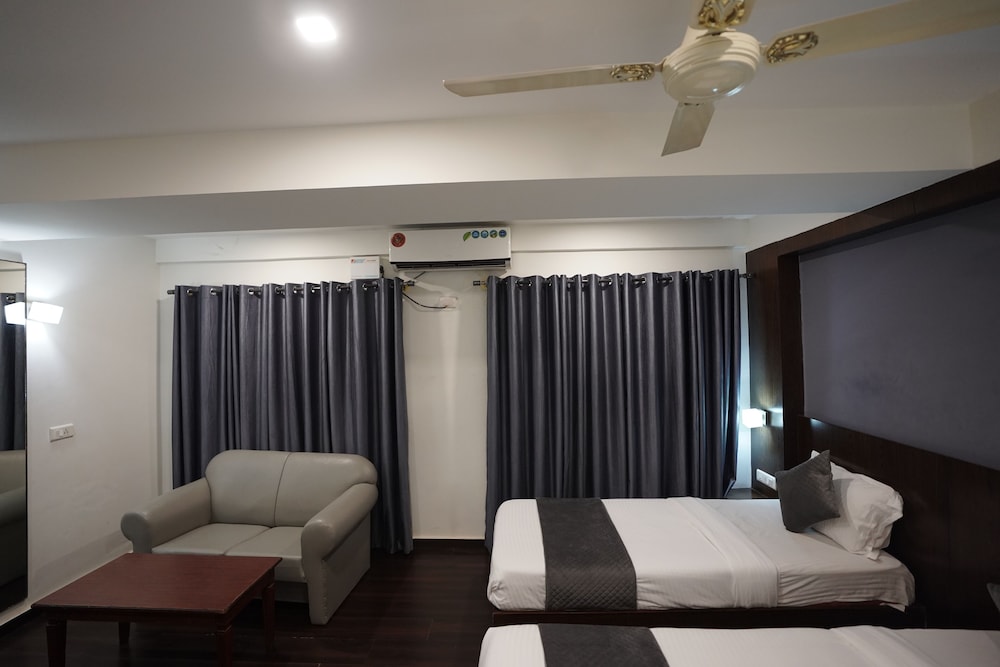 Deluxe Triple Room (with AC) photo 3