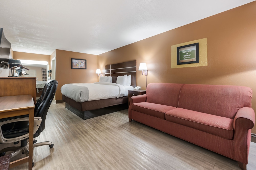 Standard Room, 1 King Bed, Smoking - Photo 6