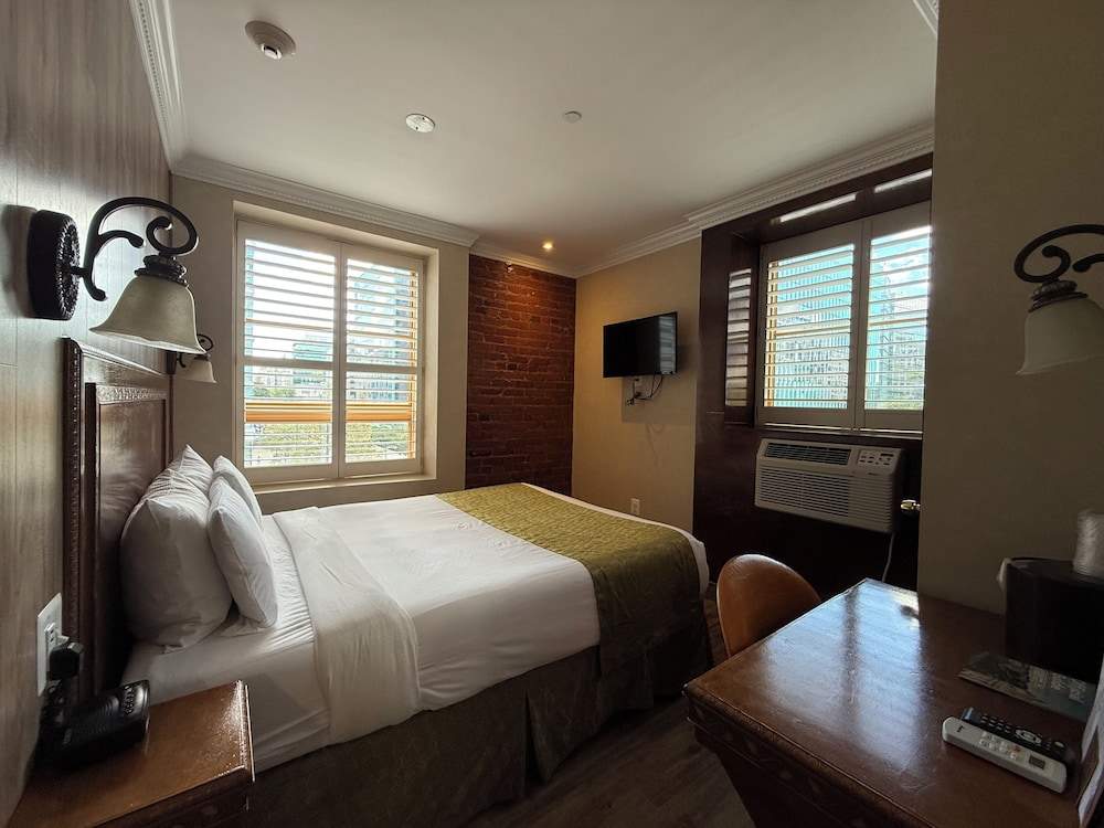 Standard Room, 1 Queen Bed, Non Smoking