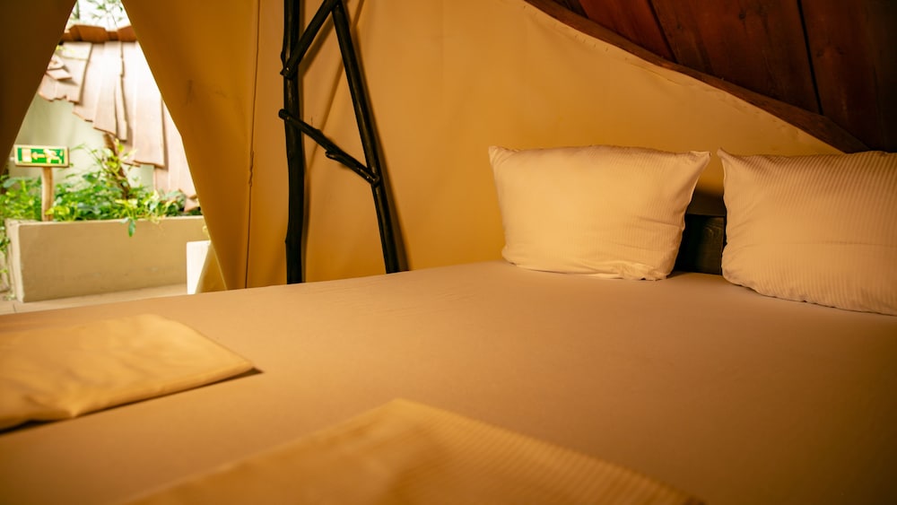 Premium Tent photo 2
