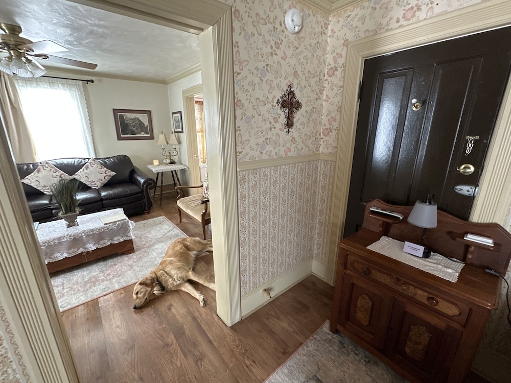 Suite, 1 Queen Bed with Sofa bed (Room 2) photo 3