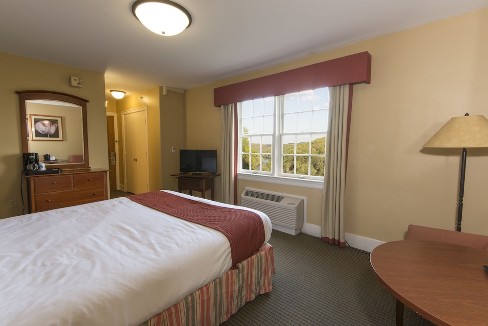 Standard Room, 1 King Bed, River View (Lodge) photo 1