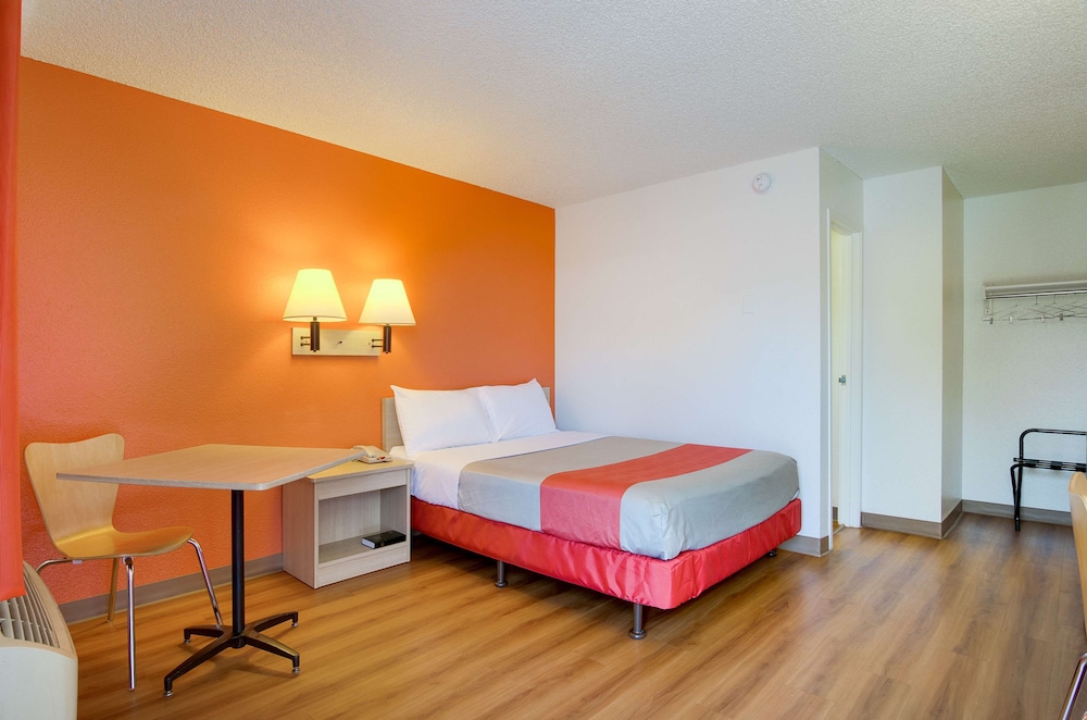 Standard Room, 1 Queen Bed, Non Smoking