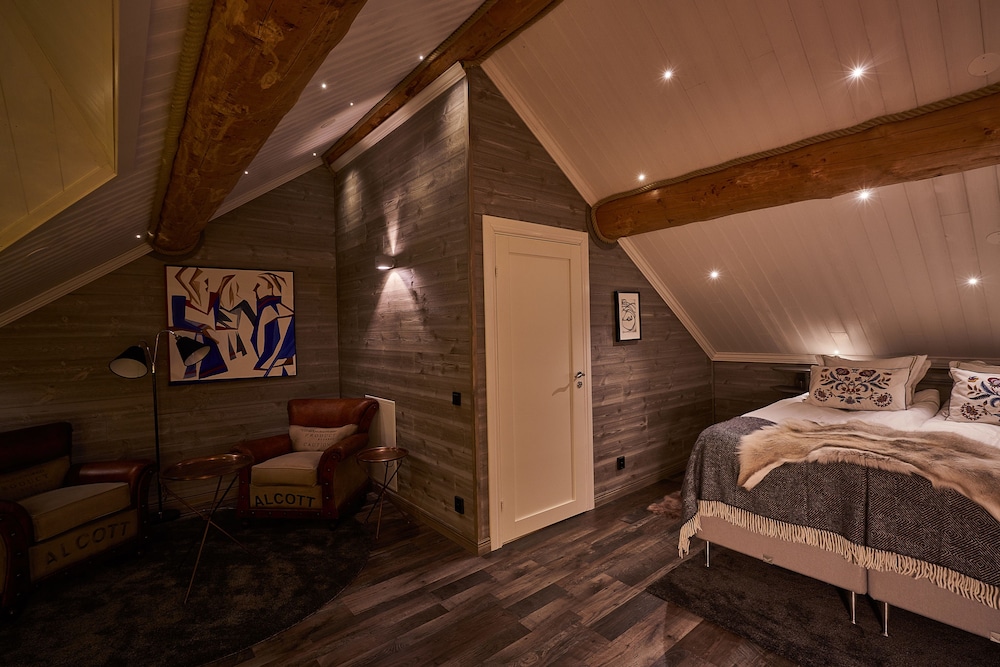 Deluxe Suite, 1 Queen Bed photo 1
