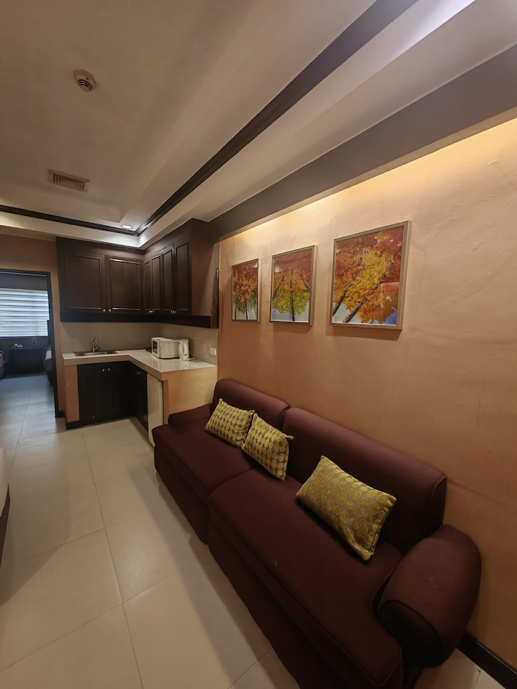 Family Studio, Multiple Beds (Deluxe) photo 3