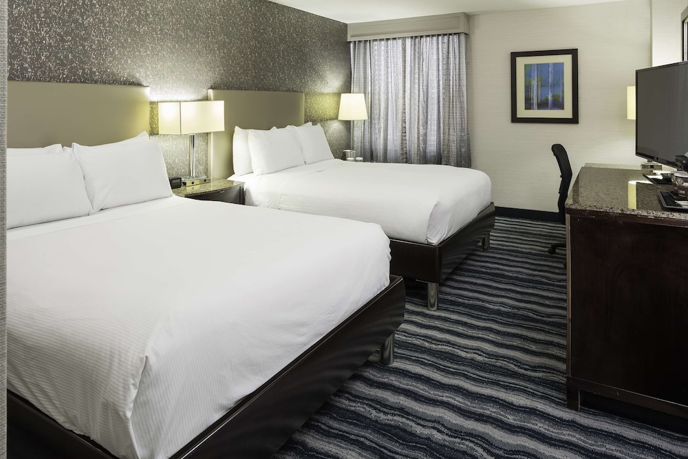 Room, 2 Double Beds - Photo 1