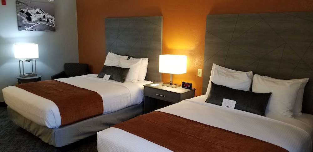 Standard Room, 2 Queen Beds, Non Smoking, Refrigerator & Microwave - Photo 6