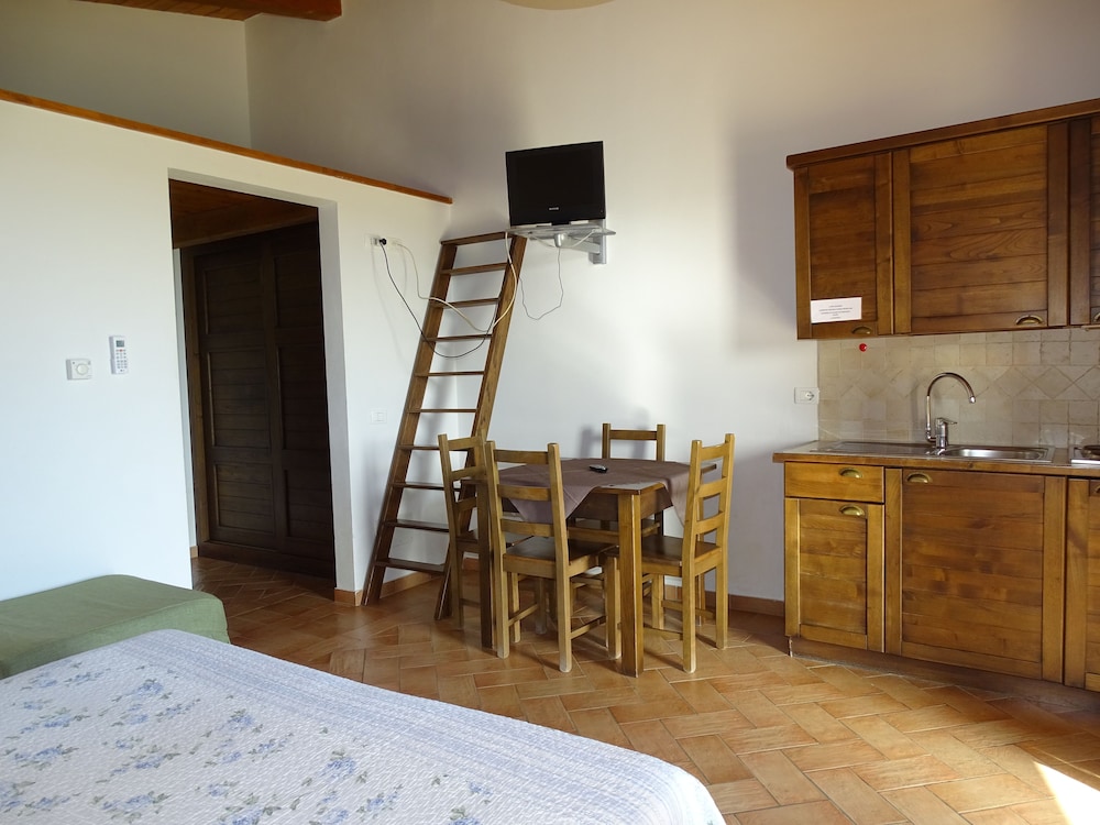 Studio, Kitchenette photo 2