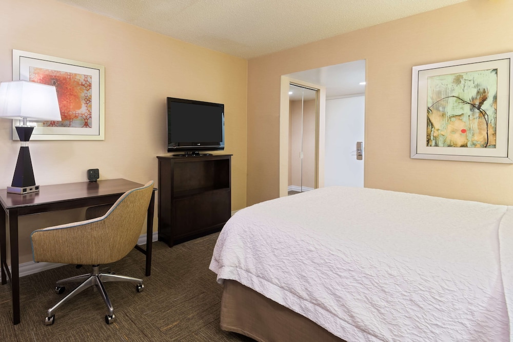 Room, Accessible, Non Smoking (1 Full Bed Hearing Acc/Roll in Shower) - Photo 2