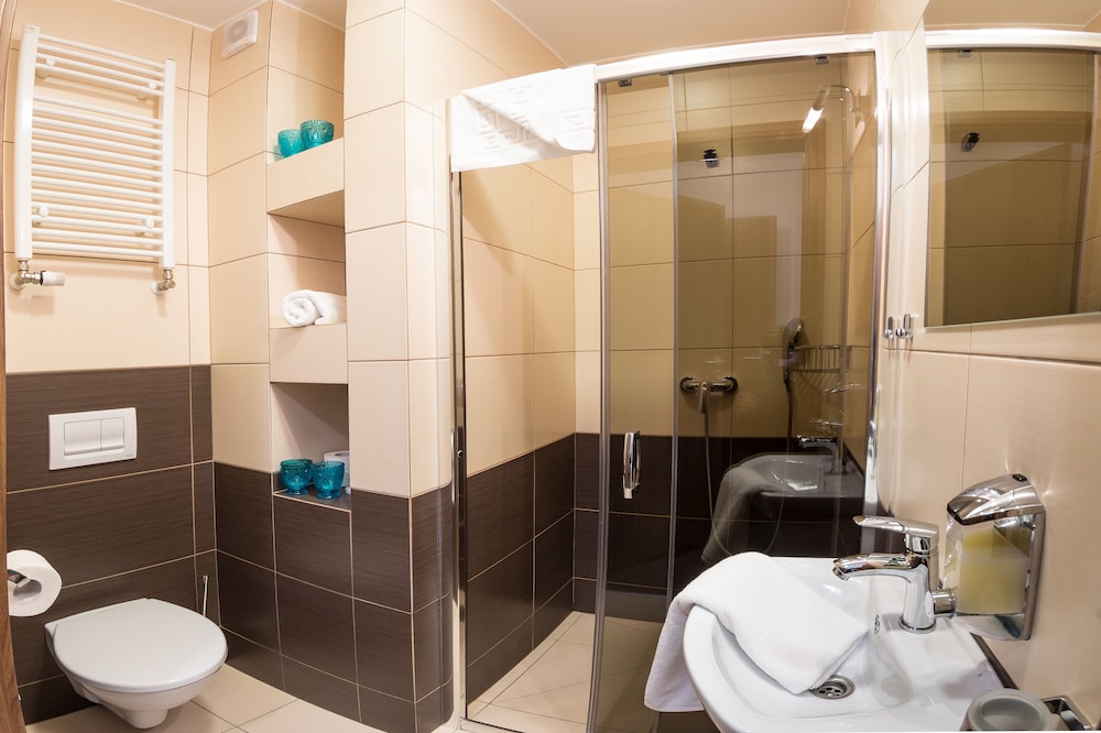 Economy Suite, 1 Double Bed, Non Smoking photo 2