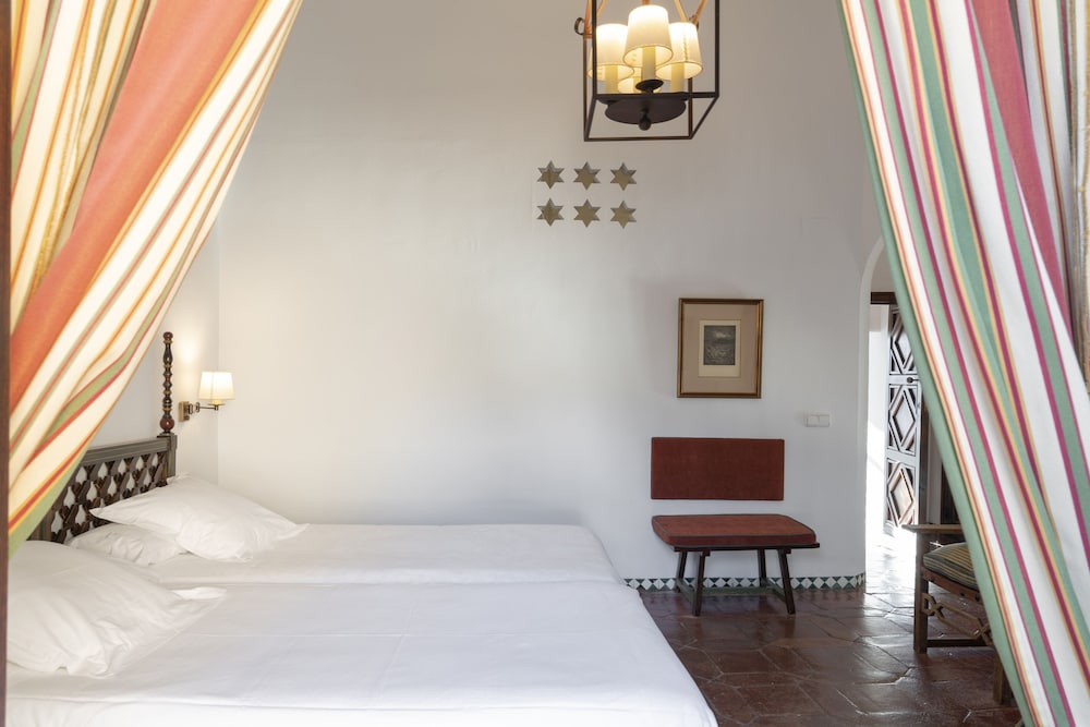 Standard Double or Twin Room - Photo 1