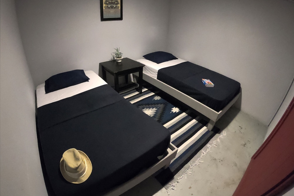 Basic Double Room, 2 Twin Beds, Non Smoking photo 3
