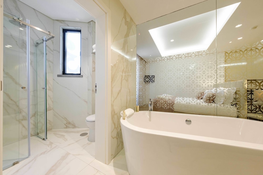 Superior Suite - Photo 3