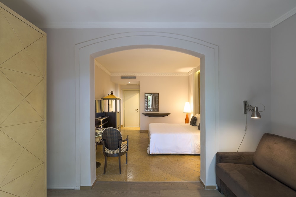 Classic Double or Twin Room - Photo 5