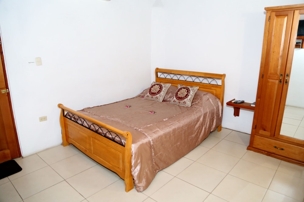 Apartment, 1 Queen Bed, Kitchen, Garden View photo 2