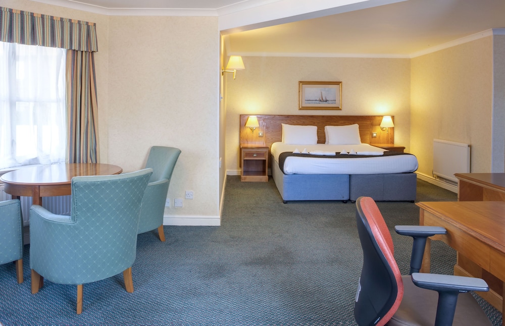 Suite, 1 King Bed - Photo 2