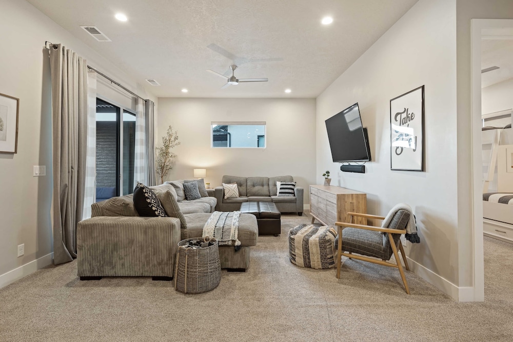 Townhome, 5 Bedrooms photo 2