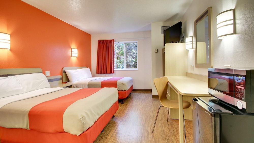 Deluxe Room, 1 Double Bed, Accessible, Smoking photo 2