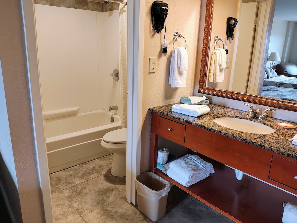 Premium Triple Room, Multiple Beds photo 2