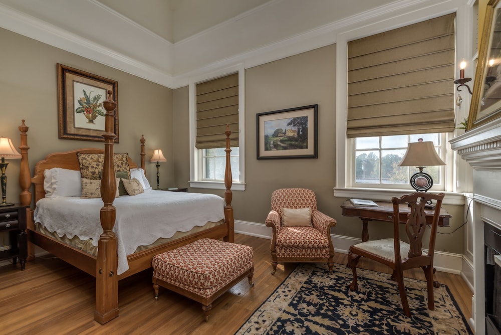 Loft, Multiple Beds