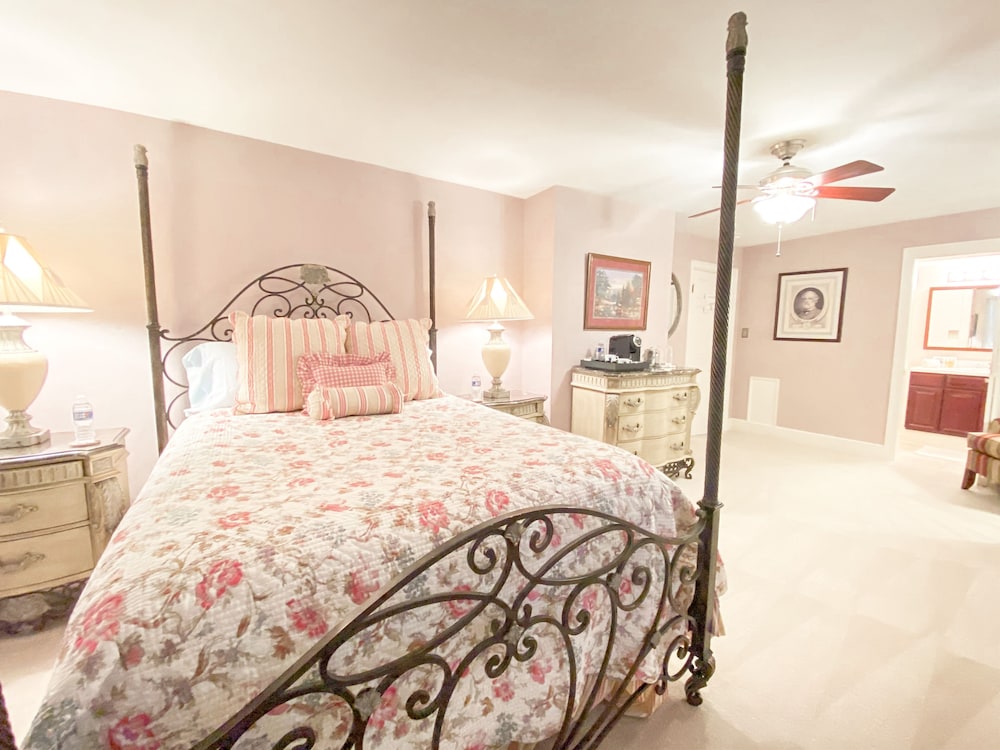 Lee Queen Bed