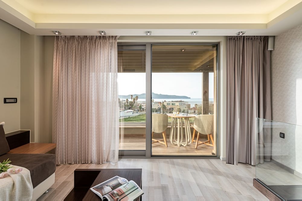 Luxury Maisonette with Private Pool & Sea View - Photo 9