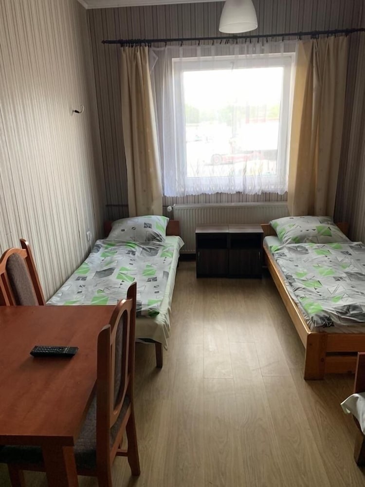 Room (01)