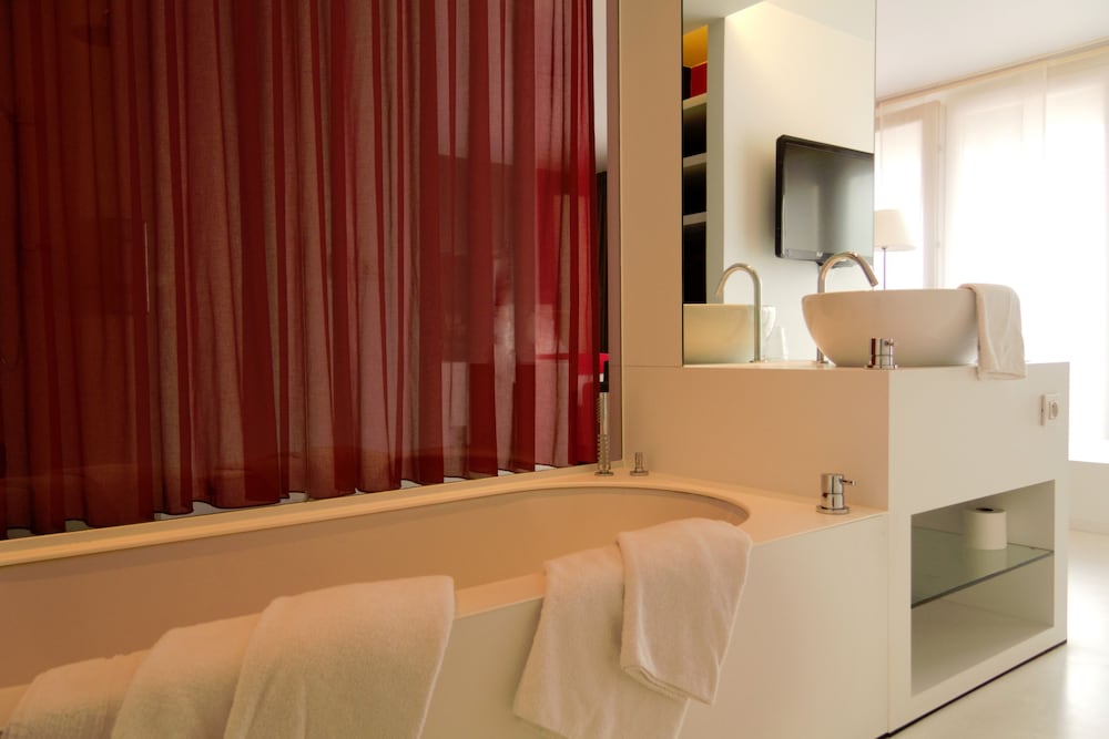 Deluxe Suite - Photo 5